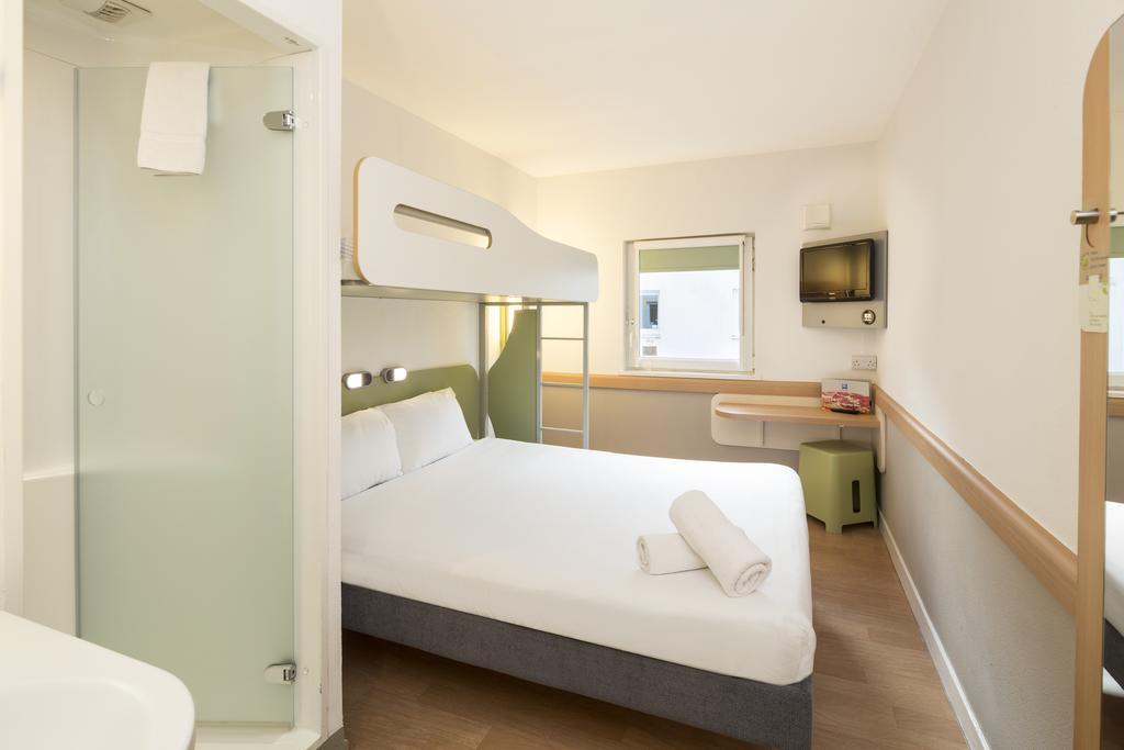 Camera Tripla con Letto Matrimoniale e Letto a Castello